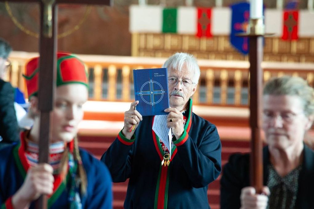 Den norske prästen Bierna Leine Bientie har levt med översättandet av Nya testamentet i 40 år. Under söndagens gudstjänst i Stora kyrkan kunde han läsa evangelitexten ur den färdiga Orre testamente.