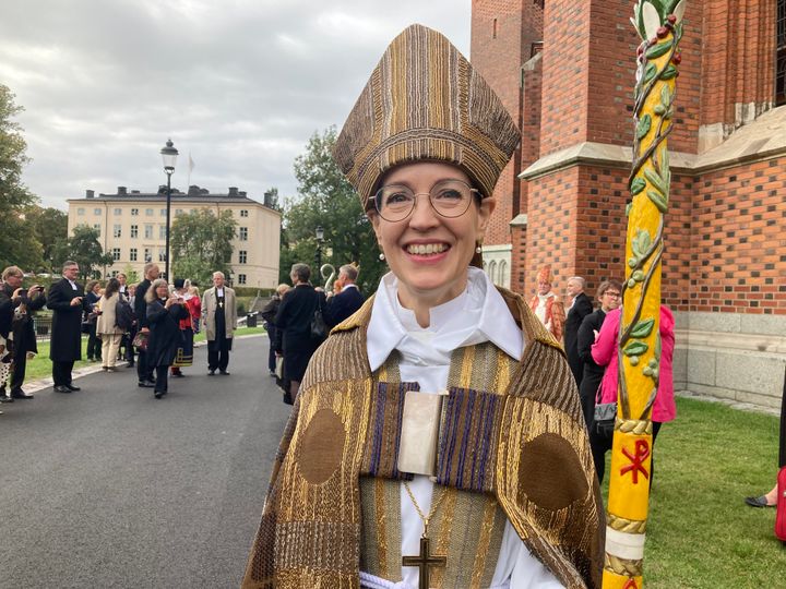 Biskop Teresia Derlén premiärpredikar på lördag, om skyddsänglar, himmelska budbärare och vingesus.