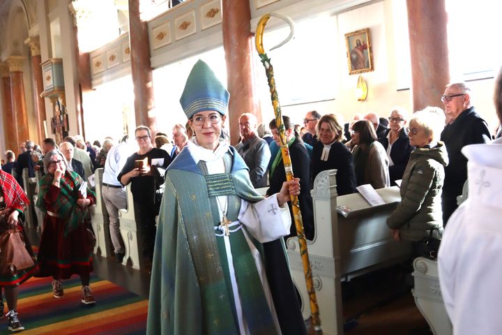 Härnösands stifts nya biskop Teresia Derlén togs emot i sitt stift för bara en dryg vecka sedan.,  den 28 september i Härnösands domkyrka.