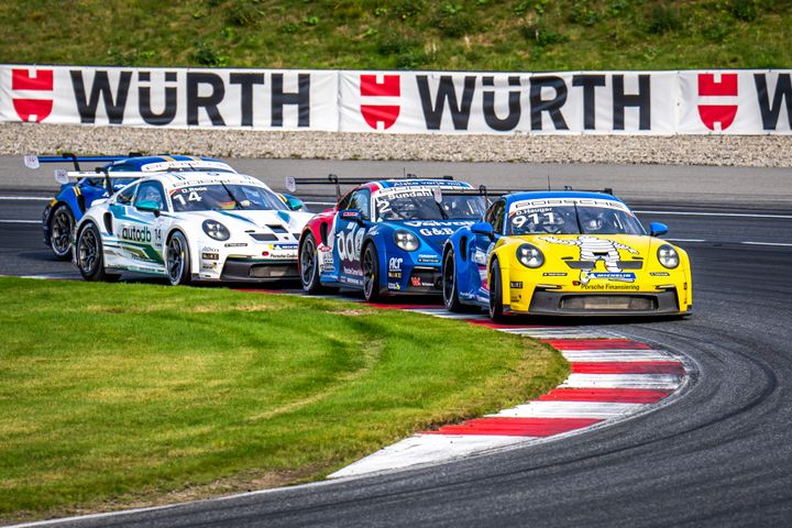 Dennis Hauger (nr 911) vann båda heaten inför hemmpubliken på Rudskogen Motorsenter i Norge. Lukas Sundahl (nr 2) blev dubbeltvåa och har nu guldläge inför finalen på Mantorp Park 20-21 september.