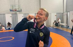 Bild på Amelia Samuelsson med guldmedaljen