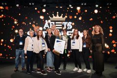 Förra årets vinnare, Städtjänst Westlund tillsammans med juryn för priset Årets Städföretag