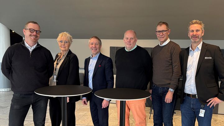 Från vänster: Mikael Ström, mässansvarig för Elmia Verktygsmaskiner, Elmia Plåt, Elmia 3D, Ann Kittendorff, affärsområdeschef för Industri på Elmia, Bo Eneholm, ordförande SVMF, Matts Spångberg, VD för SVMF, Agne Bengtsson, VD på Elmia och Bengt Johansson, mässansvarig för Elmia Automation.