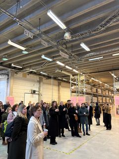 Studiebesök på Återbrukshubben i Solna Business Park som är ett fysiskt lager på 2 000 kvm med syfte att mellanlagra återbruksmaterial.