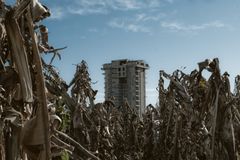 Nicole Khadivi Mahmutlar i Turkiet (på bilden) är en av två städer som Nicole Khadivi utgår ifrån i utställningen After Home. Den andra är Poggioreale i Italien. Båda bär spår av omvälvning, uppbrott och människors längtan efter tillhörighet. Foto: Nicole Khadivi.