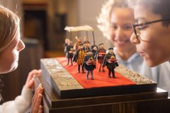 En modell av Erik XIV:s kröningståg som visas i utställningen Slottsliv. Foto: Lilla produktionsbolaget.