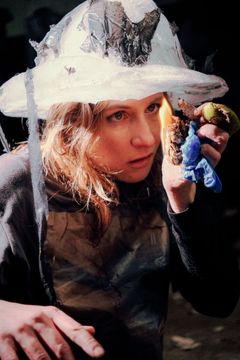 Ash, horizon, riding a house. Netti Nüganen. Foto: Emilia Mileska