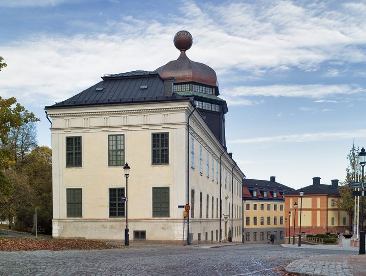 Gustavianum med sin nyrenoverade takkupol.