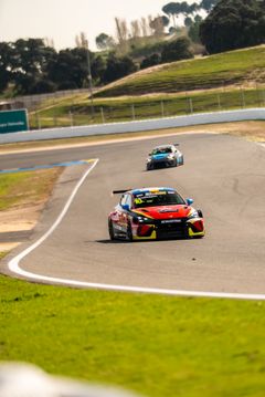 Viktor Andersson vann sin första tävling med CUPRA Leon VZ TCR i TCR Spain. I helgen är det premiär för TCR Europe där målet är att upprepa succén.