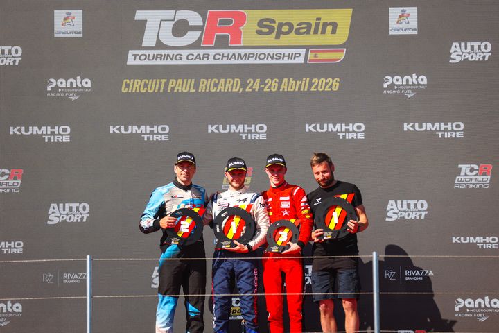 Viktor Andersson utökar mästerskapsledningen i TCR Spain med helgens dubbla tredjeplatser.