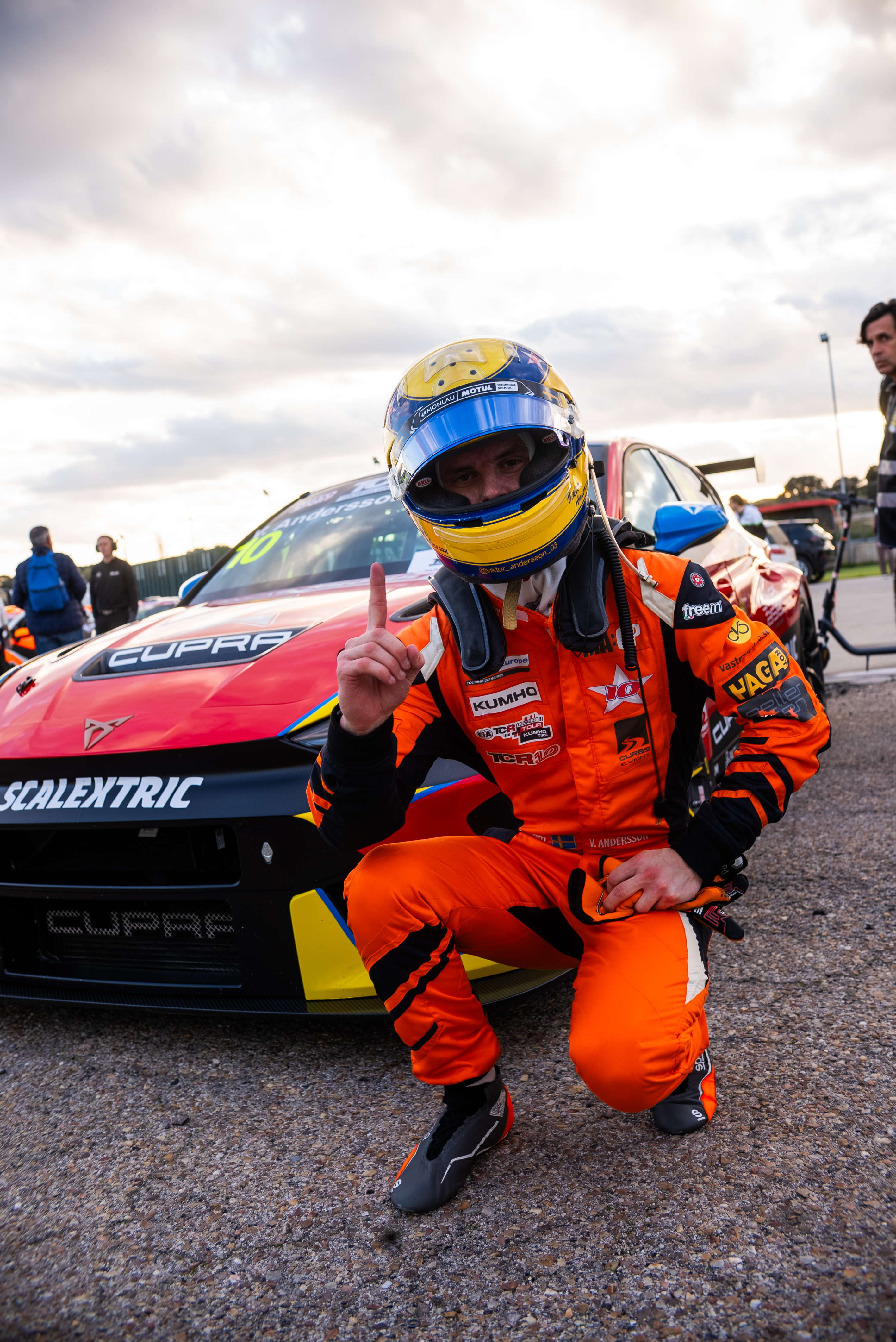 Viktor Andersson går mot mästerskapstoppen i TCR Europe
