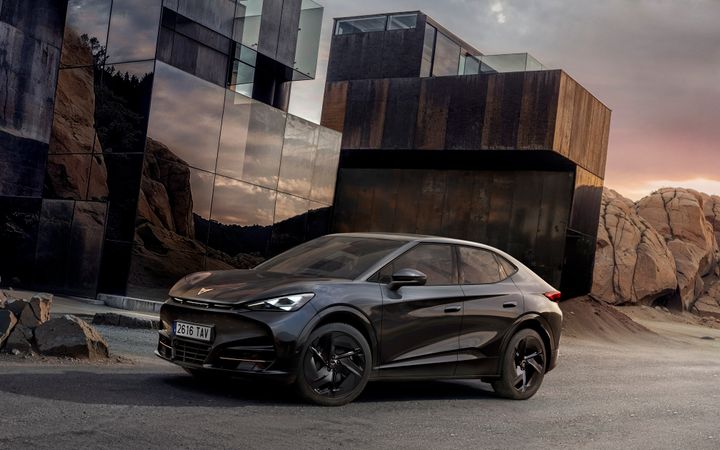 CUPRA utökar sitt Black Edition-utbud med Tavascan, vilket förstärker dess distinkta design och elektrifierade räckvidd.