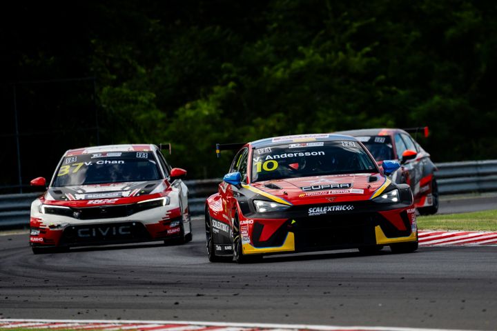 Viktor Andersson, Monlau Motul Motorsport, tävlar med CUPRA Leon VZ TCR och ligger nu tvåa i TCR Europe.
