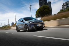 Nya CUPRA Raval Plus har ny LFP-batteriteknik som ger upp till 300 km räckvidd.