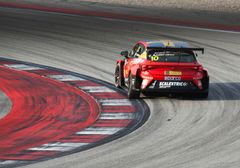 Viktor Andersson tävlar med CUPRA Leon VZ TCR.