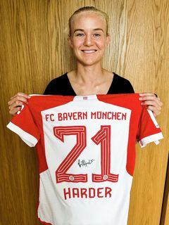 Pernille Harder_ Signerad tröja FC Bayern München.