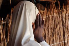 Ung kvinna i Niger som vid 15 års ålder tvingades fly hemifrån för att undgå ett barnäktenskap.