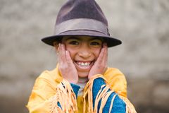Katy, 9 år, från Cotopaxi i Ecuador, bor i ett isolerat bergsområde och drömmer om att bli frisör.