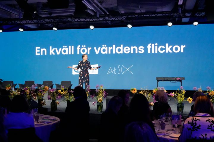 Kvällens konferencier var Bianca Kronlöf, ambassadör för Plan International Sverige