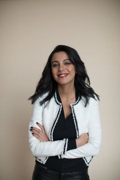 Dona Hariri, jurist, moderator och strategisk rådgivare (juryordförande)