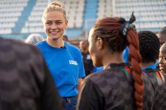 Fridolina Rolfö i Zambia under en resa med Plan International 2024.
