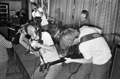 Möt den förlösande punken i Stockholm genom Hatte Stiwenius fotografier från 1977 till 1987.

När: 28 oktober 2023–25 augusti 2024
Var: Stadsmuseet i Stockholm, Tunnvalvet, plan 0
Fri entré

https://stadsmuseet.stockholm/utstallningar/tillfalliga-utstallningar/sthlms-parlor/