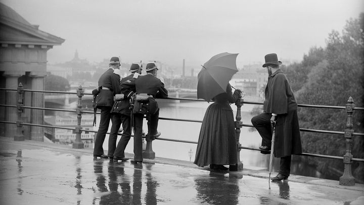 Staden & vi: Tre fotografer i Stockholm 1862–1930. Högvaktsterrassen. Foto: Frans G Klemming, 1888.