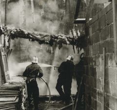 Stockholm brinner: Bekämpning av brand på Lilla Hasselbacken, 28 juni 1960.