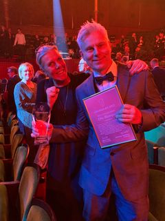 Rektor Helen Skoglund och Otto Blomqvist, förstelärare Praktiska Halmstad på Lärargalan i Stockholm