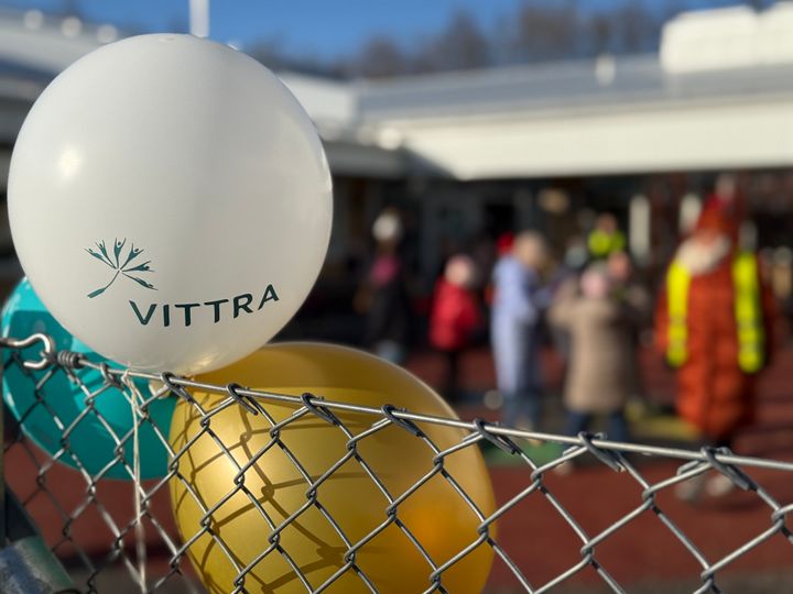 Idag inviger man Vittra Kungshagen med lek och ballonger. Skolan är uppbyggd efter branden som ägde rum för några år sedan.