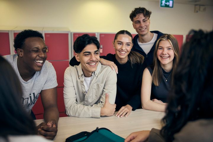 Det är inte bara antalet elever som ökar på AcadeMedias gymnasieskolor men även den andel elever som når gymnasieexamen.