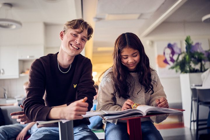 I våras blev 90 procent av AcadeMedias niondeklassare behöriga till gymnasiet. I riket som helhet landade gymnasiebehörigheten på 84,1 procent.