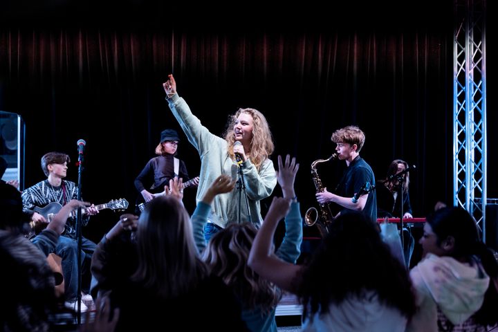 Pops-andan” handlar om att man hjälper varandra, är trygga och genuina mot varandra. Nu kommer Pops Academy Stockholm flytta in i nya fina lokaler på Södermalm.