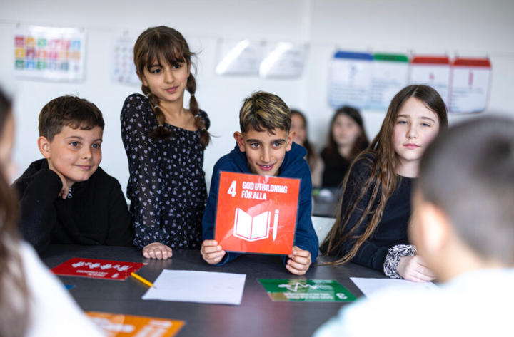 Sju skolor inom Noblaskolan, Montessori Mondial och Innovitaskolan har under tio års tid haft en väldigt hög andel elever som når minst godkänt betyg i alla ämnen i årskurs 9