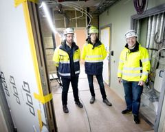 William Lundmark, platschef Moelven Byggmodul, Niklas Nilsson Hultgren, projektchef på NCC och Björn Wemmenborn, vd Intea Skåne.