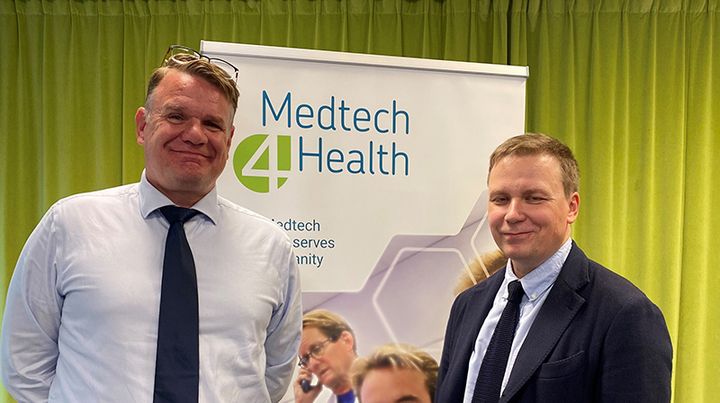 Tillsammans med andra forskare som tilldelats medel i satsningen Medtech4Health 2025 presenterade forskarna Daniel Reiser och Marcus Sagerfors sitt projekt på Vinnova i Stockholm under gårdagen. Foto: privat.