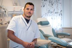 Antonios Valachis, överläkare inom verksamhetsområde onkologi. Foto: Maria Bergman/Region Örebro län.