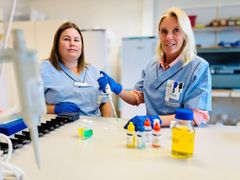 Från vänster: Forskarna Jessica Carlsson och Sabina Davidsson. Foto: Elin Abelson, Region Örebro län.