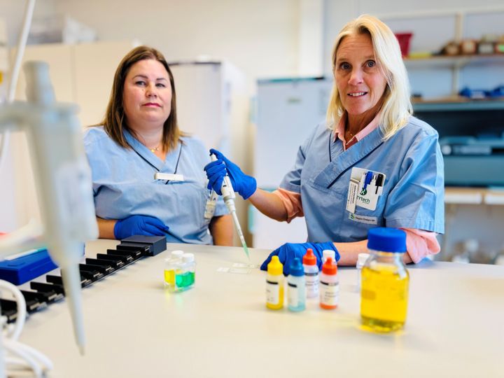 Från vänster: Forskarna Jessica Carlsson och Sabina Davidsson. Foto: Elin Abelson, Region Örebro län.