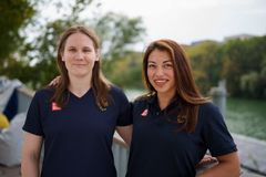 Nicolina Pernheim Goodrich tillsammans med ledsagaren och coachen Mikaela Barrera Birath.