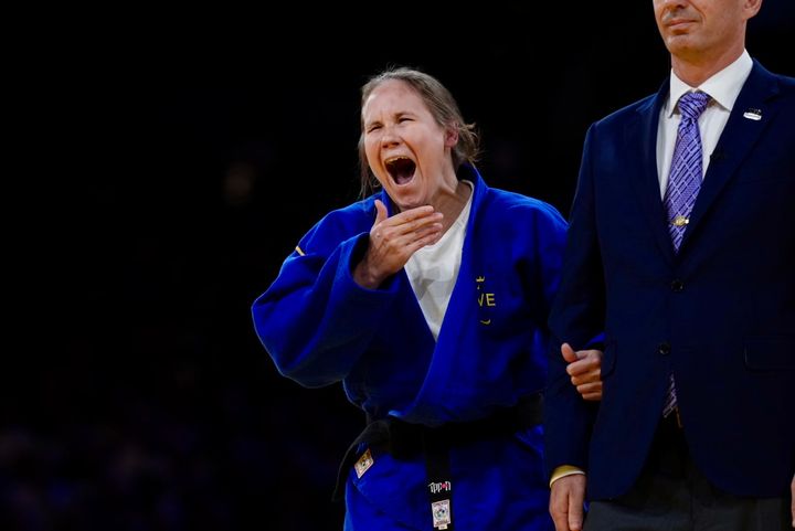 Nicolina Pernheim Goodrich glädje var total när hon äntligen vann den efterlängtade medaljen på Paralympics!