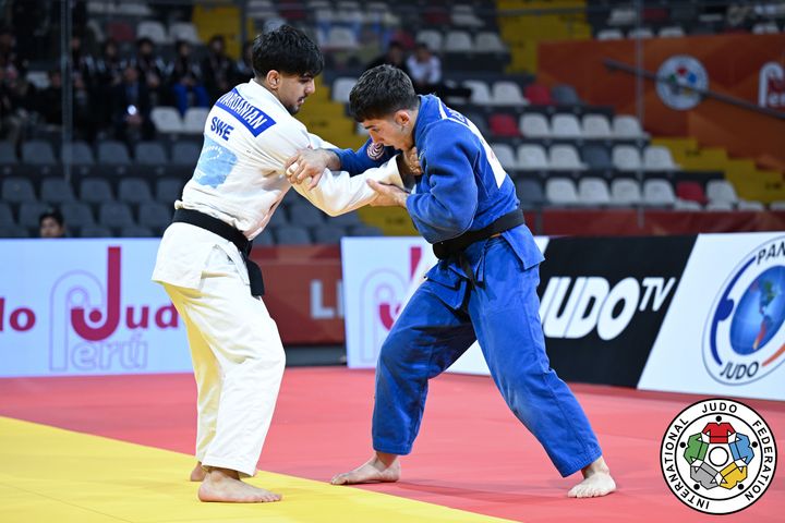 Narek Vardanian i vitt i bronsmatch.