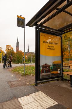 Väderskydd vid en av UL:s busshållplatser i Uppsala.