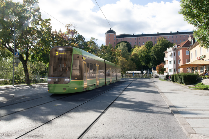 Spårvägsprojketet visade vid en pressträff bilder på hur spårvagnarna kommer att se ut i trafik i Uppsala. Bild: Skoda Transtech Oy