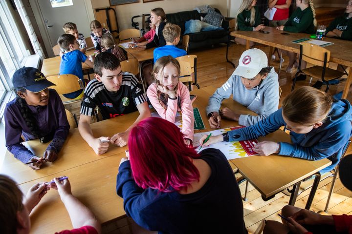 Ungdomar på läger i lärgrupp - folkbildning i idrottsförening