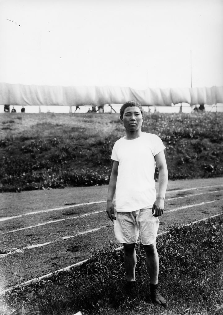 Shiso Kanakuri var 20 då han reste till Stockholm för delta i de Olympiska spelen 1912. Bilden visar Kanakuri på Östermalms idrottsplats några dagar före Maratonloppet. SCIF:s Bildarkiv