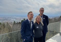 Jakob Forssmed (KD) tillsammans med Ing-Marie Andersson och Per Ekberg från RF-SISU Västra Götaland under socialministerns besök på Mötesplats idrott - Skaraborg. Träffen som samlade de flesta av länets kommuner hölls på Billingehus, uppe på höjderna i Skövde.