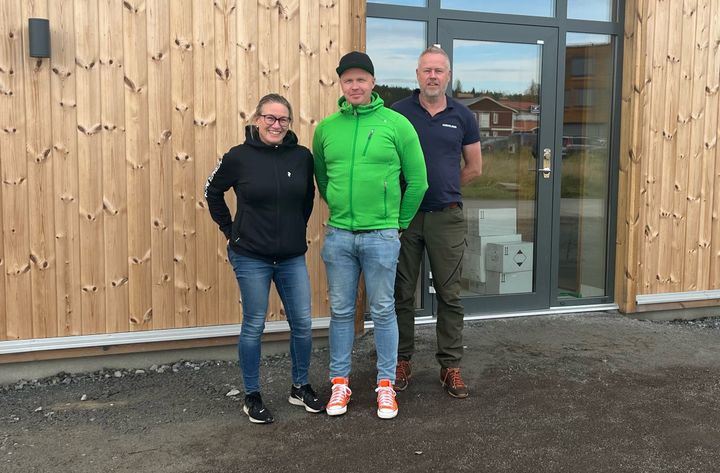 Snart kan de första patienterna tas emot på Sävast vårdcentral. På bilden syns Lisa Morin, VD Hermelinen företagsservice, Magnus Olivesten, VD Hermelinen vårdcentral och Per-Erik Mattsson, koncern-VD Hermelinen.