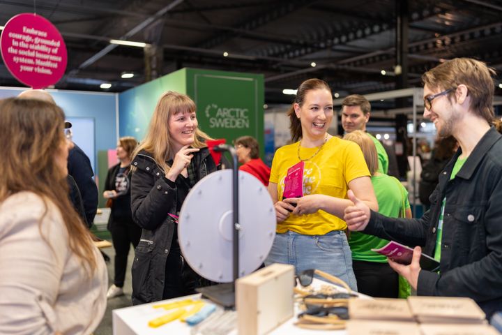 Under Emigration Expo sker ungefär 2000 samtal med människor som är intresserade av att flytta till Sverige.