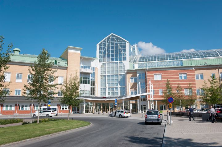 Många söker just nu vård på kustsjukhusen. På bilden syns Sunderby sjukhus.